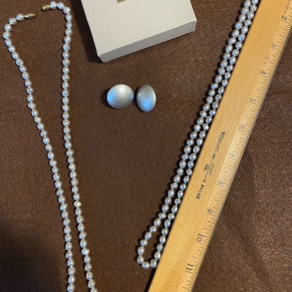 Avon Vintage Classic Grey Baroque necklace (2) and earring set - Picture 5 of 6